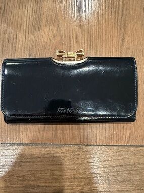 Ted Baker Black Patent Bow Clasp Wallet Bow Bobble Matinee
